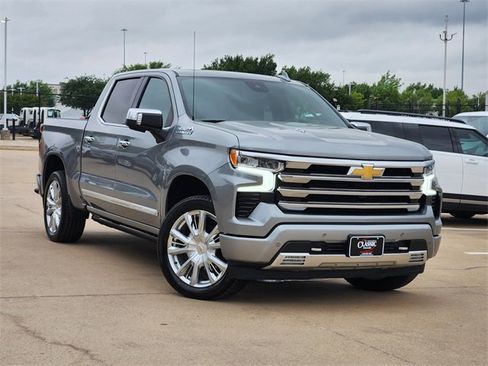 Used 2025 Chevrolet Silverado 1500 High Country w/ High Country Premium Package AWD/4WD image 2