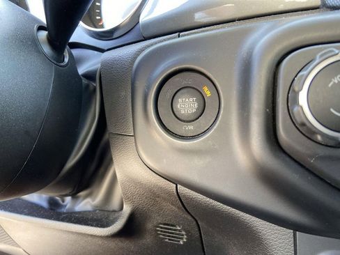 Used 2023 Jeep Gladiator Overland image 17