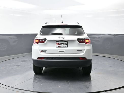 Used 2025 Jeep Compass Latitude AWD/4WD image 11