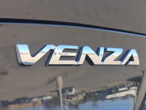 Used 2023 Toyota Venza Limited image 15