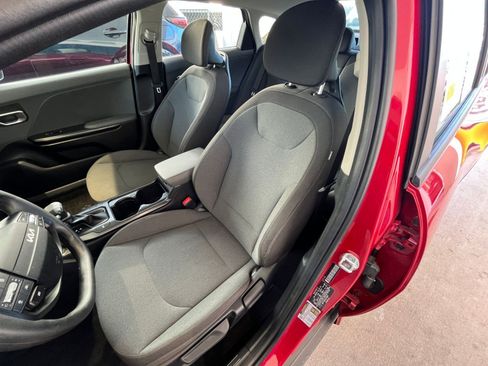 Used 2025 Kia K4 LXS image 37