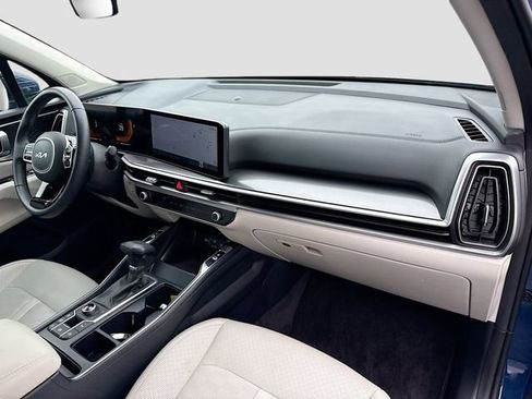 Used 2025 Kia Sorento S image 32