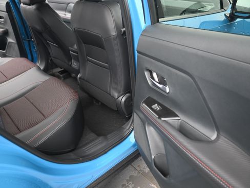 Certified 2025 Nissan Kicks SR image 19