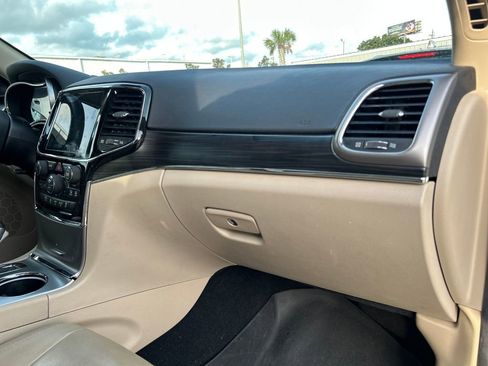 Used 2019 Jeep Grand Cherokee Limited image 15