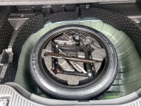 Used 2021 Chevrolet Trax LT w/ LT Convenience Package image 24