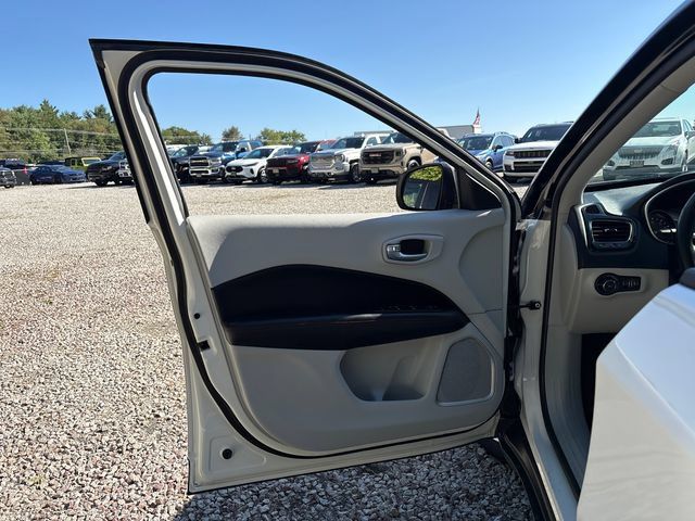 Used 2021 Jeep Compass Limited AWD/4WD image 17
