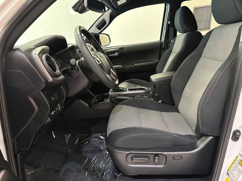 Certified 2023 Toyota Tacoma TRD Off-Road w/ Technology Package AWD/4WD image 21