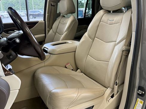 Used 2017 Cadillac Escalade Luxury image 14
