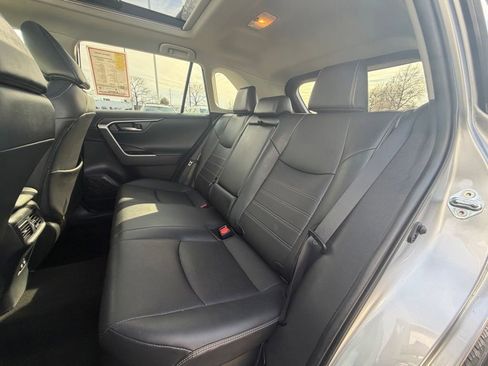 Used 2021 Toyota RAV4 Limited image 32