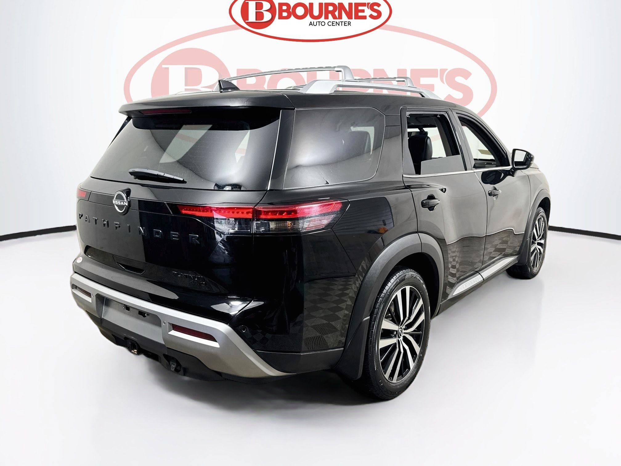 Used 2024 Nissan Pathfinder Platinum AWD/4WD image 11