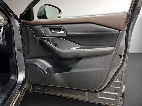 Used 2023 Nissan Rogue SV w/ SV Premium Package image 27