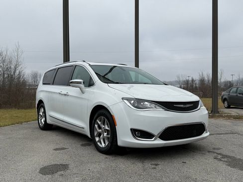 Used 2020 Chrysler Pacifica Limited image 7