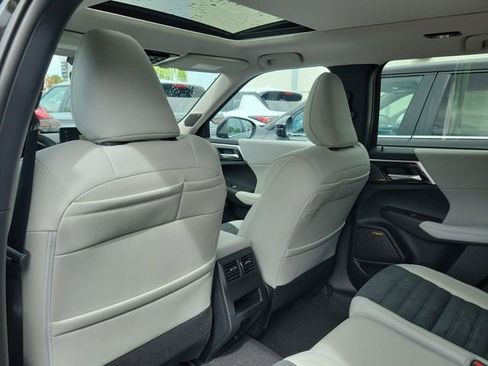 New 2026 Mitsubishi Outlander SE FWD image 15