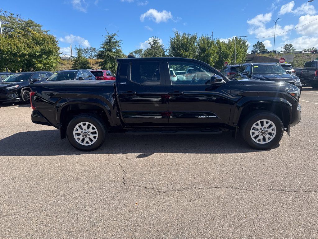 Used 2024 Toyota Tacoma SR5 AWD/4WD image 10