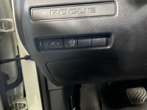 Used 2024 Nissan Rogue S FWD image 21