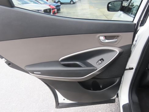 Used 2017 Hyundai Santa Fe Sport FWD image 19
