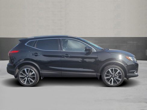 Used 2018 Nissan Rogue Sport SL w/ SL Premium Package image 4