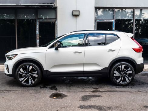 Used 2025 Volvo XC40 B5 Plus w/ Protection Package Premier AWD/4WD image 7