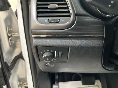 Used 2019 Jeep Grand Cherokee Limited X AWD/4WD image 23