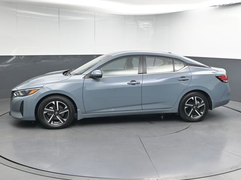 Used 2024 Nissan Sentra SV image 5