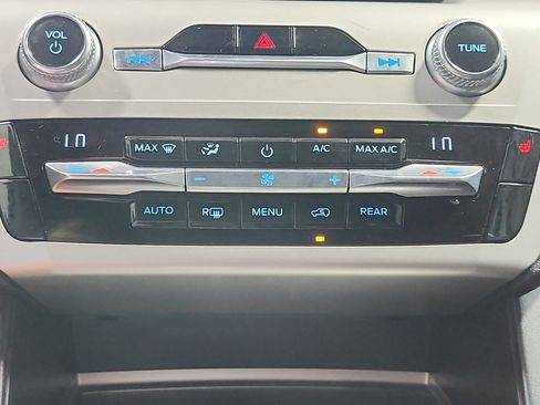 Used 2021 Ford Explorer XLT RWD image 16