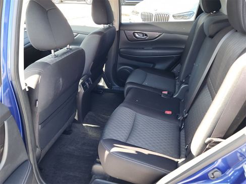 Used 2019 Nissan Rogue SV w/ Premium Package image 16