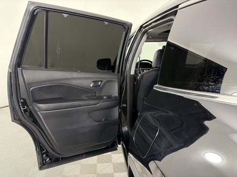 Used 2018 Honda Pilot Touring image 12