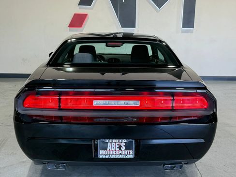 Used 2014 Dodge Challenger R/T RWD image 5