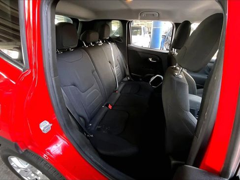 Used 2018 Jeep Renegade Latitude image 20