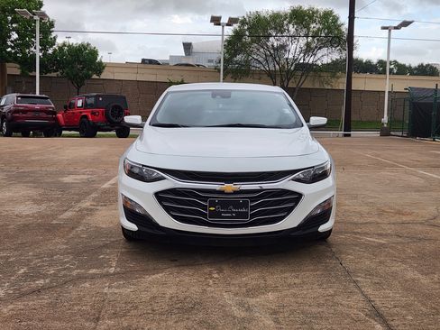 Used 2025 Chevrolet Malibu LT FWD image 3