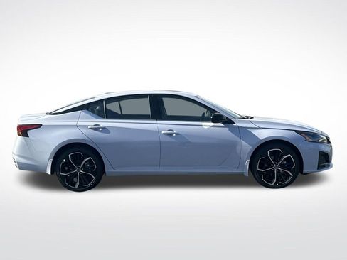 New 2025 Nissan Altima 2.5 SR w/ SR Premium Package AWD/4WD image 6