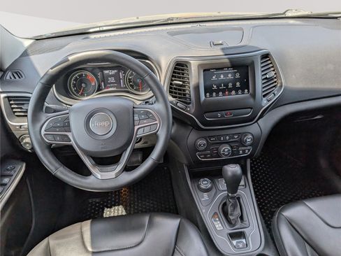 Used 2019 Jeep Cherokee Latitude Plus w/ Comfort/Convenience Group AWD/4WD image 18