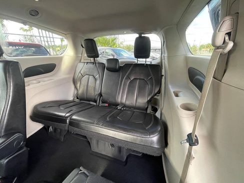 Used 2020 Chrysler Voyager Lxi FWD image 7