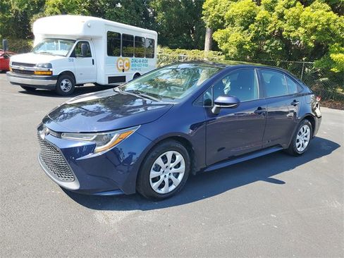 Used 2022 Toyota Corolla LE image 3
