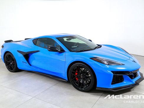 Used 2024 Chevrolet Corvette Z06 RWD image 3
