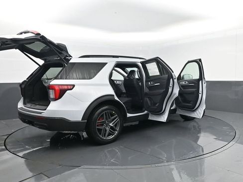 New 2026 Ford Explorer ST-Line w/ ST-Line Street Pack image 32