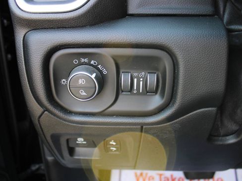 Used 2019 RAM 1500 Big Horn AWD/4WD image 14
