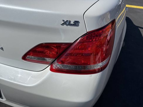 Used 2010 Toyota Avalon XLS image 29