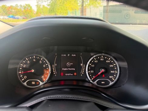 Used 2015 Jeep Renegade Latitude w/ Popular Equipment Group FWD image 16
