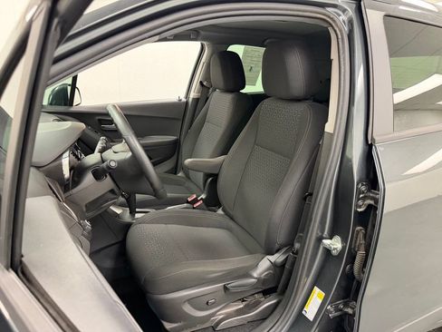 Used 2020 Chevrolet Trax LS FWD image 19