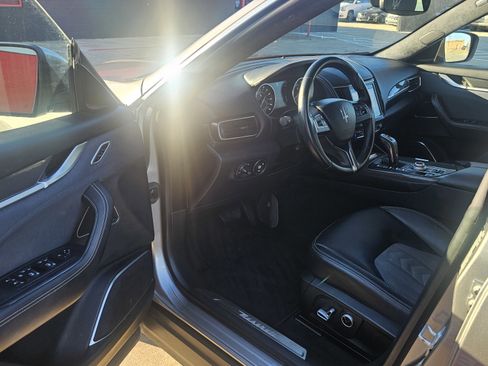 Used 2021 Maserati Levante GranLusso image 25