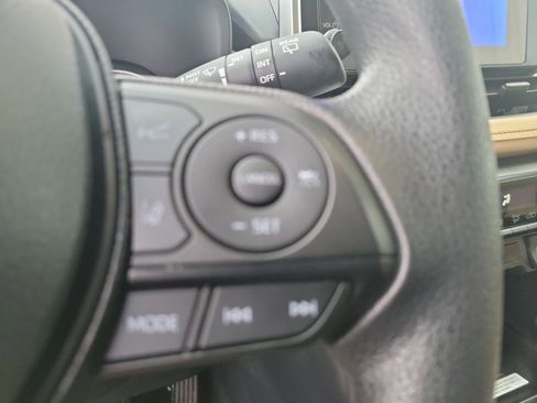 Used 2025 Toyota RAV4 XLE image 24