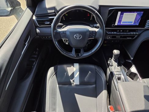 Used 2025 Toyota Camry SE FWD image 14