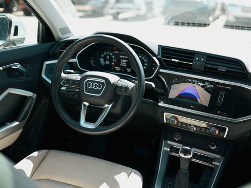 Used 2023 Audi Q3 2.0T Premium image 9