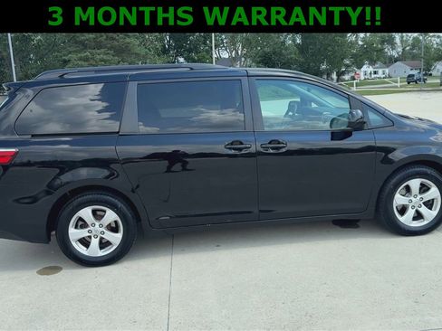 Used 2017 Toyota Sienna LE image 9