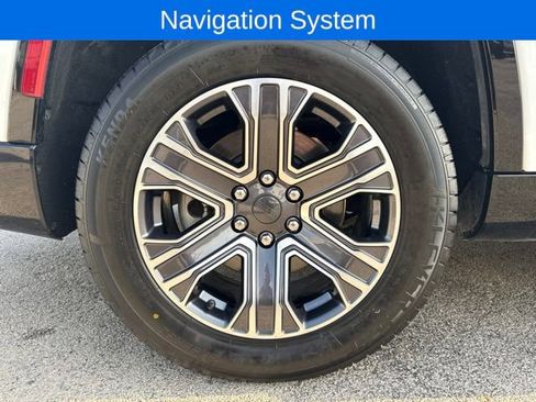 Used 2024 Jeep Wagoneer 2WD w/ Premium Group I image 9