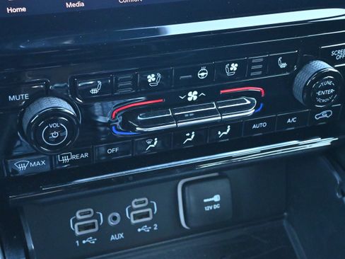 Used 2025 Jeep Grand Cherokee L Limited w/ Luxury Tech Group II image 24