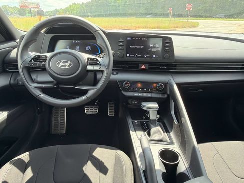 Certified 2025 Hyundai Elantra Sport FWD image 22