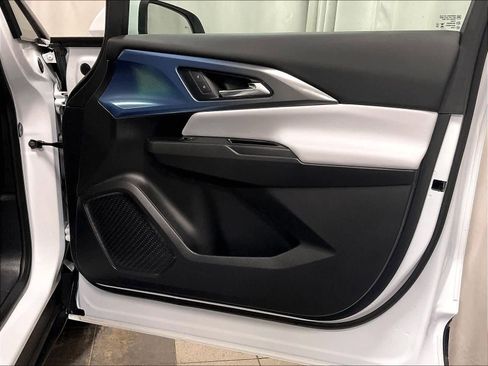 Used 2025 Chevrolet Equinox EV LT image 12