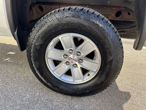 Used 2017 GMC Sierra 1500 SLE w/ SLE Value Package image 28